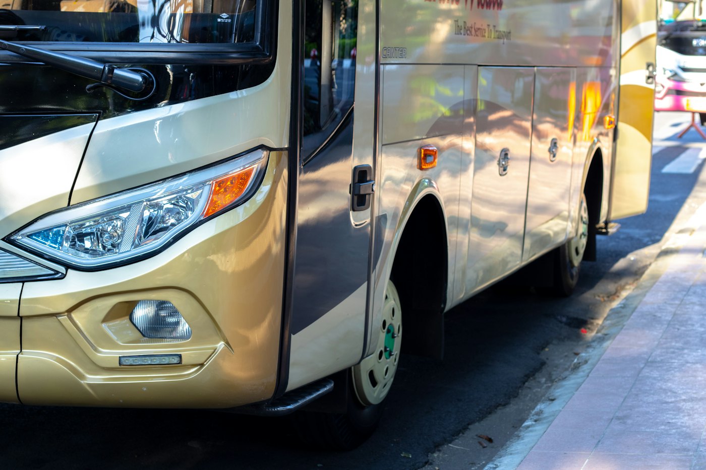 16 Seater Tempo Traveller